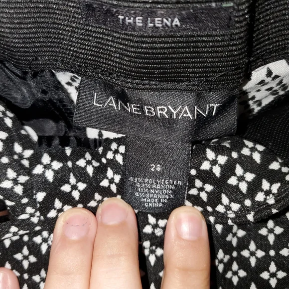 Lane Bryant 28 black white pattern The Lena capris crop ankle pants stretch - Picture 6 of 7